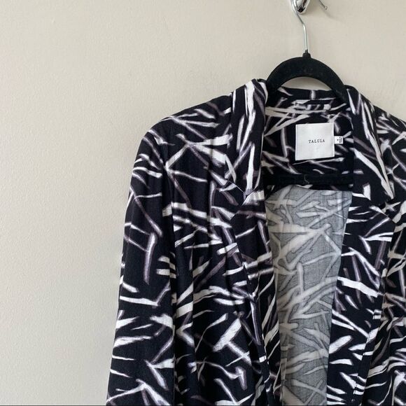 Aritzia - Black & White Lightweight Blazer - Picture 4 of 8